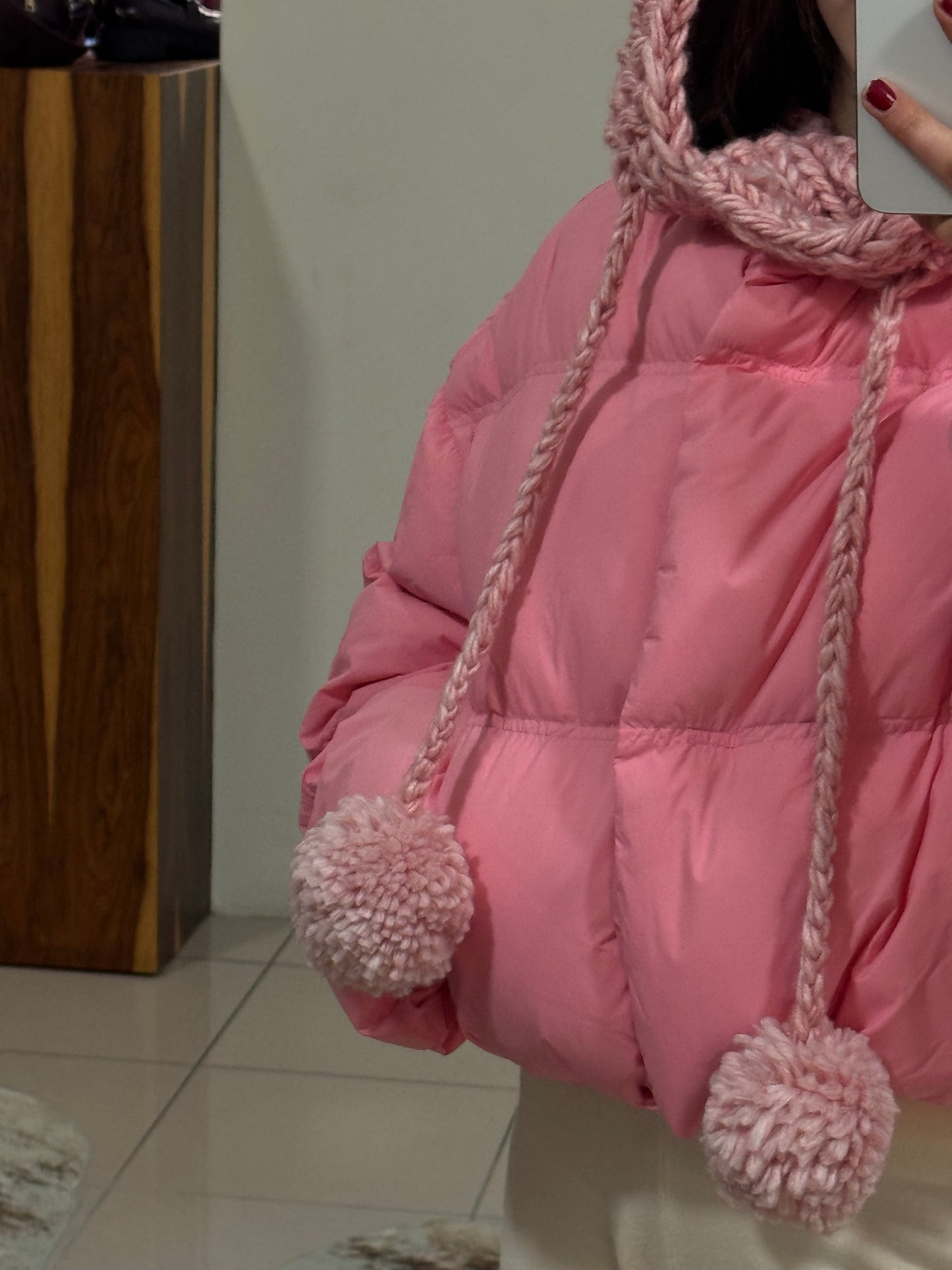 CASACO ROSA COM CARAPUÇO DE LÃ