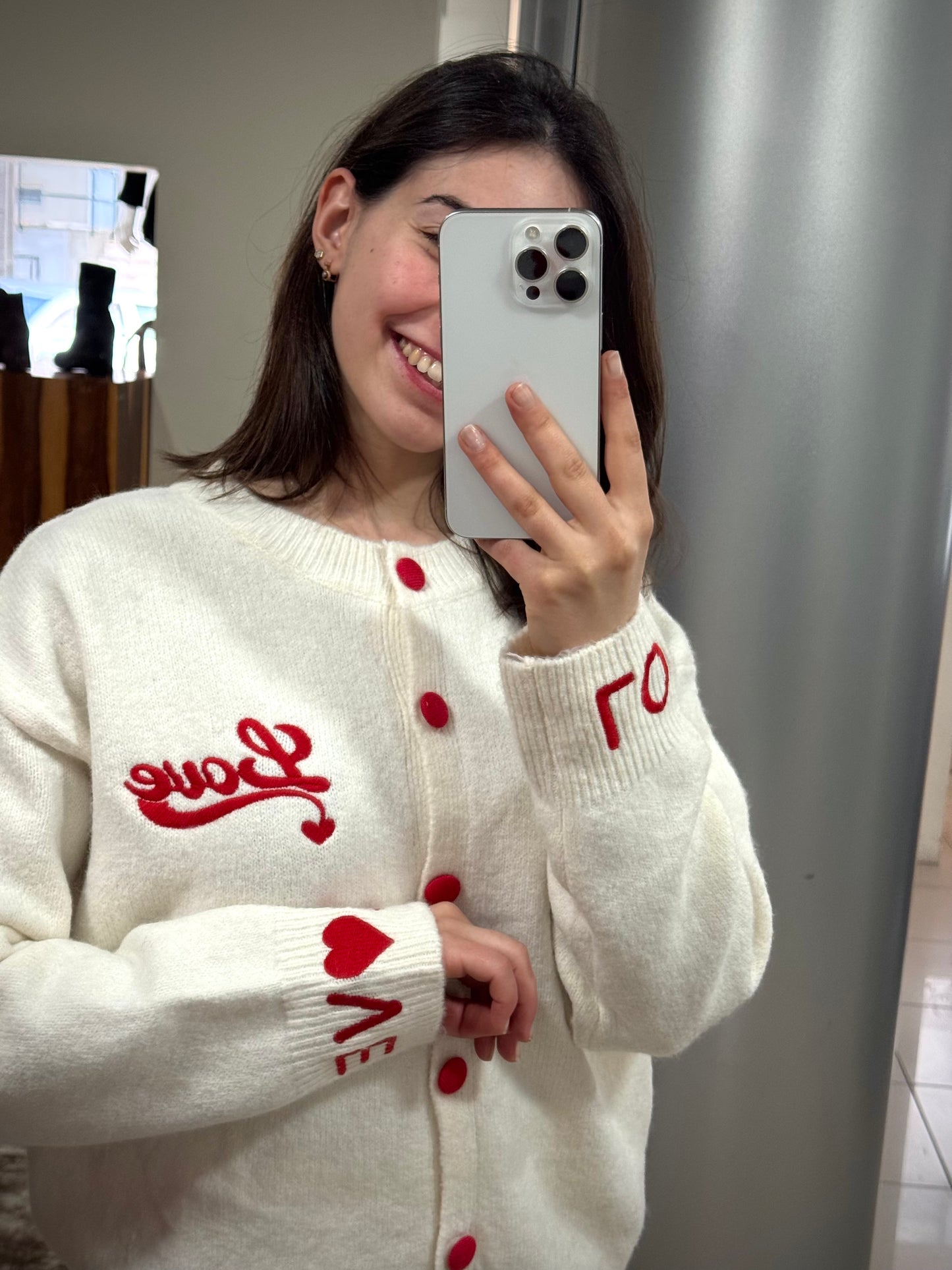 CASACO BRANCO DE MALHA COM DETALHE LOVE