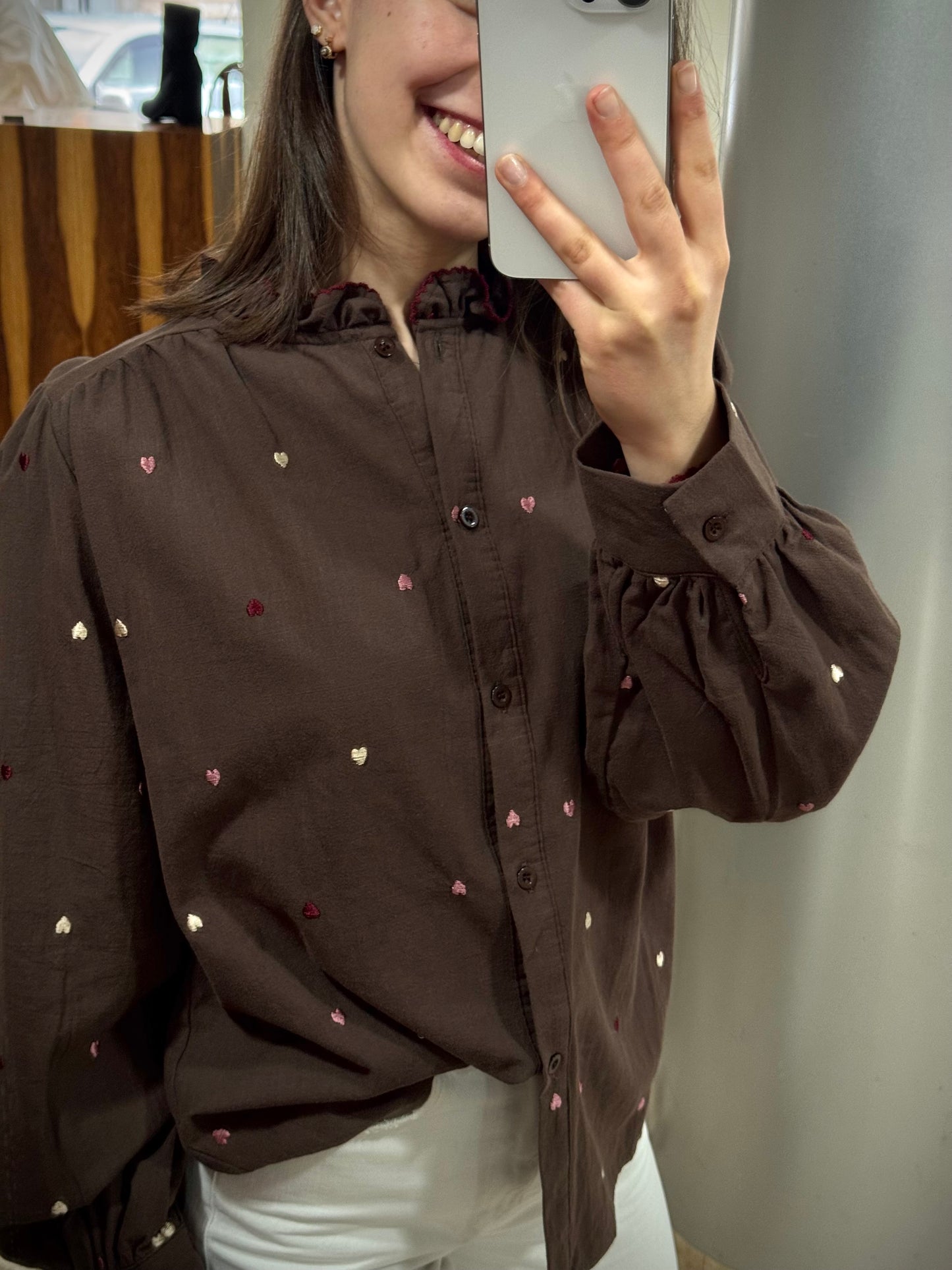 Blusa castanha com coração