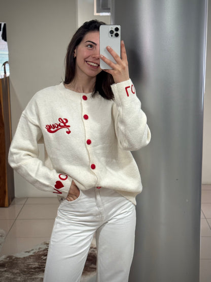 CASACO BRANCO DE MALHA COM DETALHE LOVE