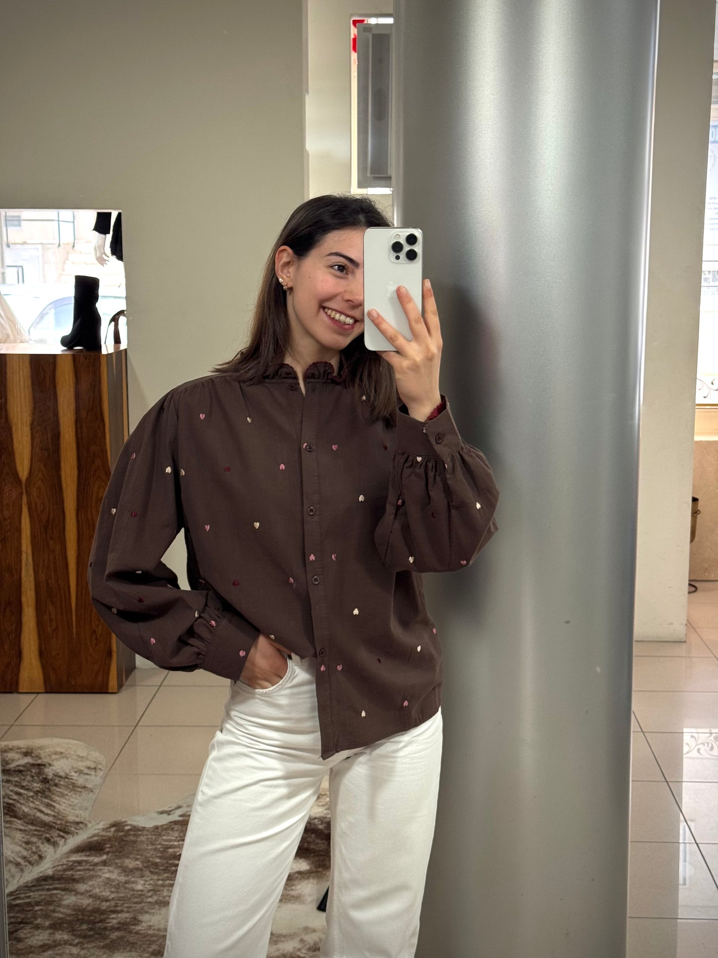 Blusa castanha com coração