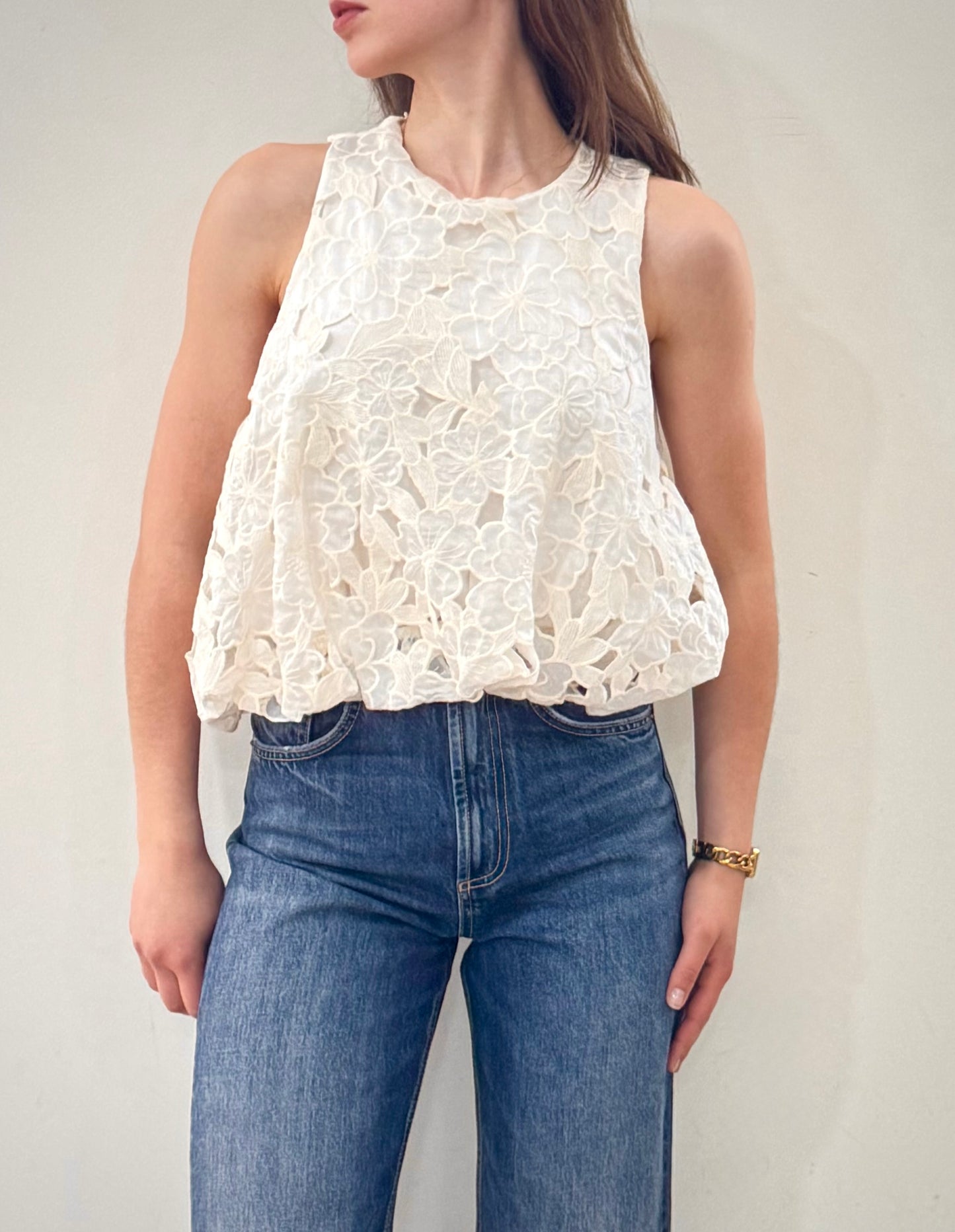 TOP COM BORDADO FLORAL