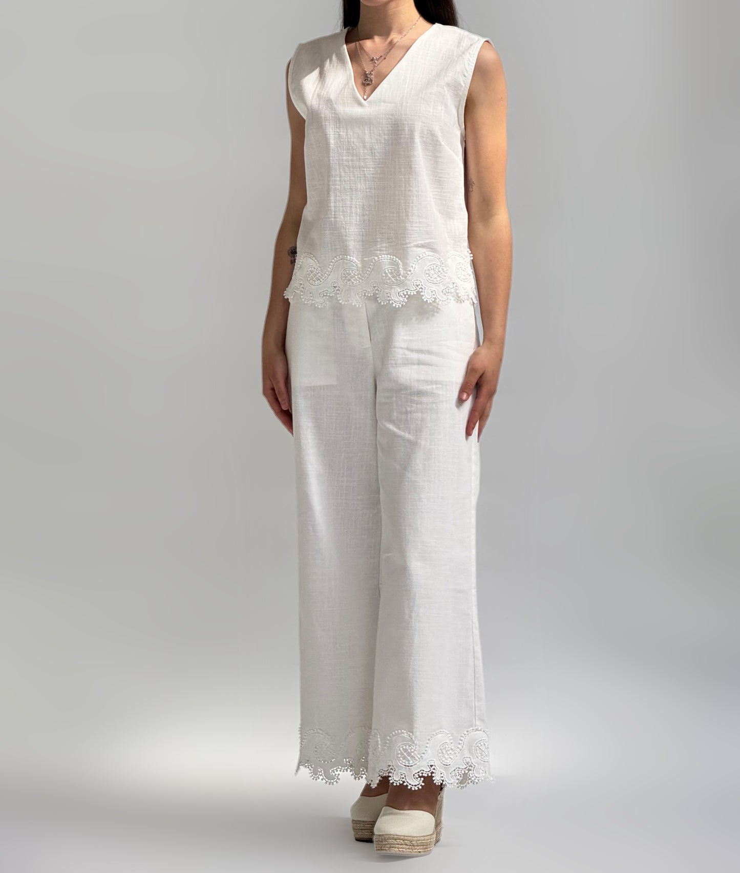 CONJUNTO DE CAMISOLA E CALÇAS EM LINHO 100%