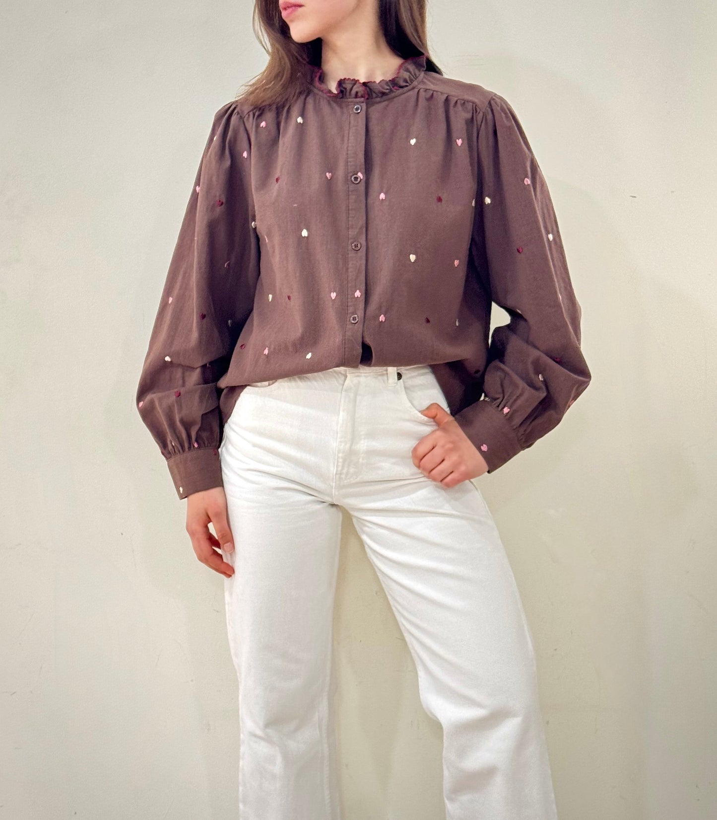 Blusa castanha com coração