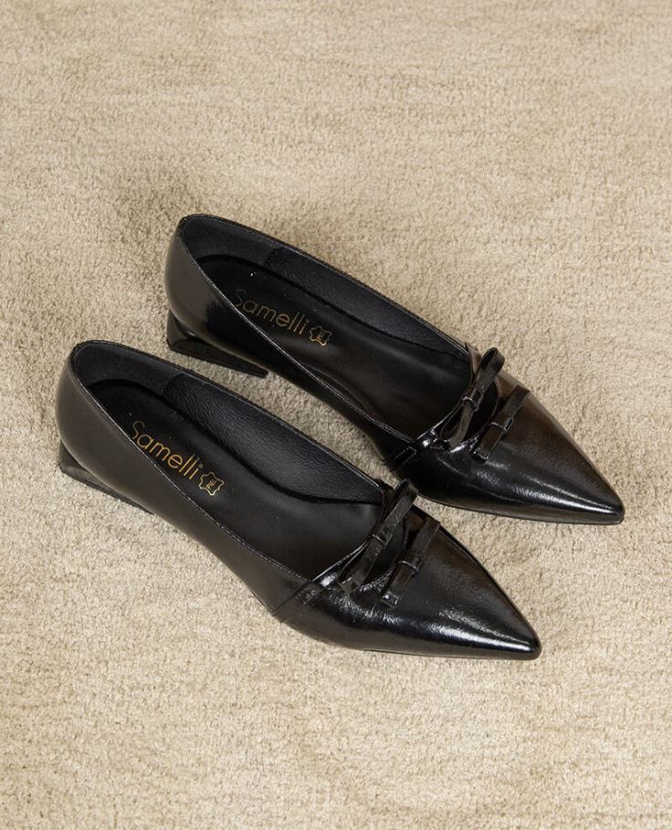 SAPATO ENVERNIZADO COM LAÇO