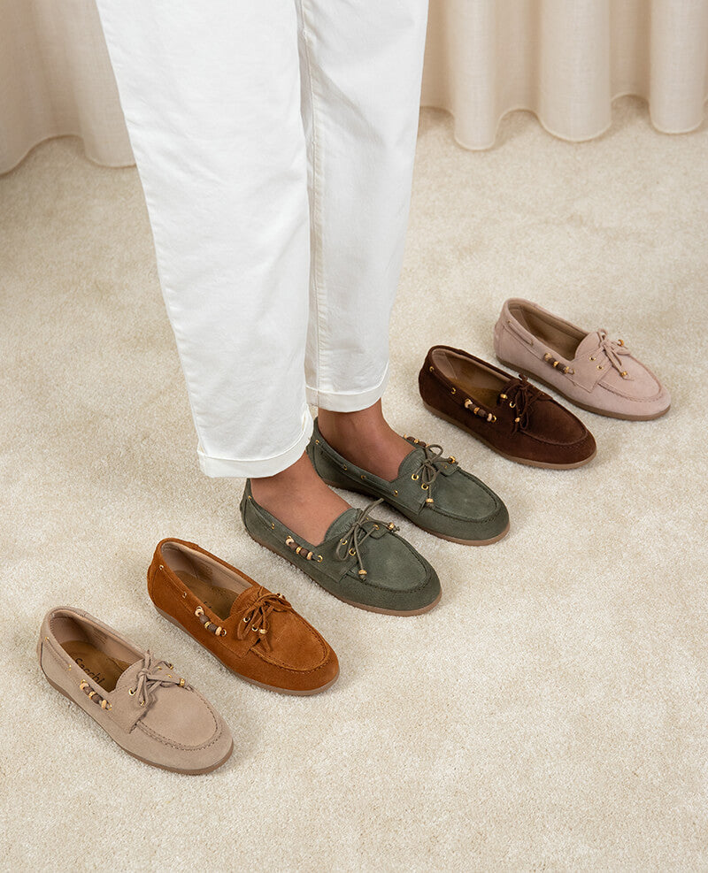 MOCASSINS DE PELE COM MISSANGAS