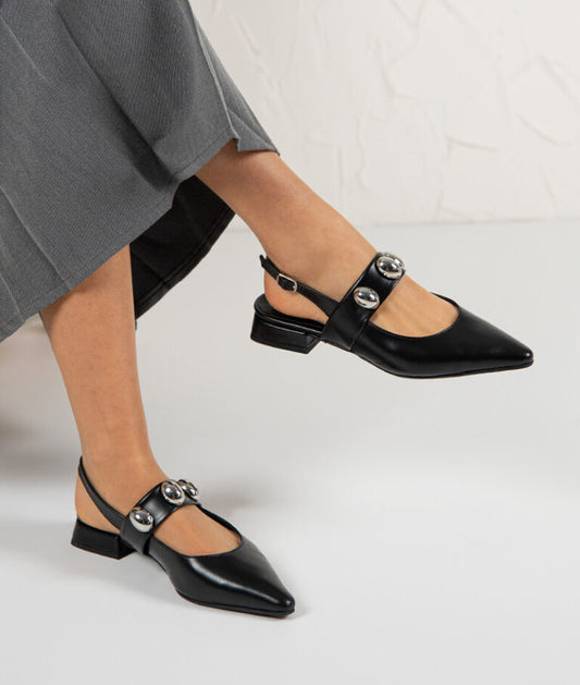 MULES RASAS COM TACHAS